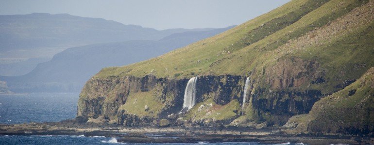 En Écosse, les cascades coulent vers le haut les jours de tempête
